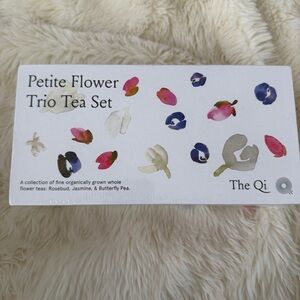 The Qi Petite Flower Trio Tea Set